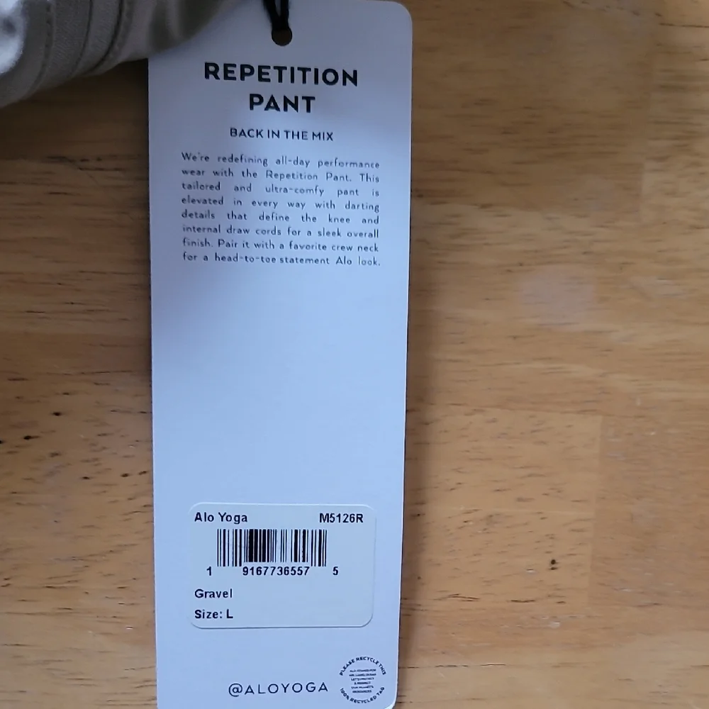 ALO Yoga Repetition Pant - Picture 4 of 13